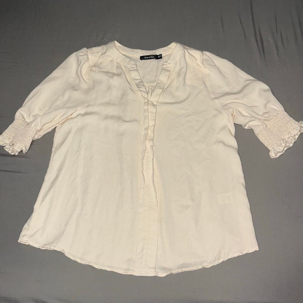 Doe and Rae cream flowy top size M